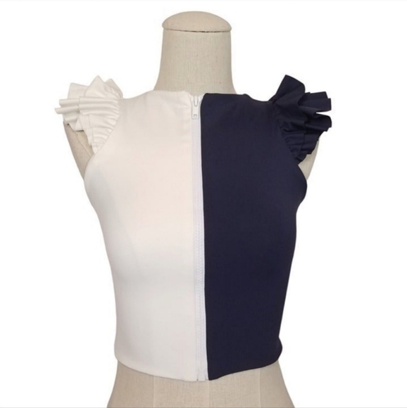 Port de bras Ruffle flutter tank top - Picture 1 of 4